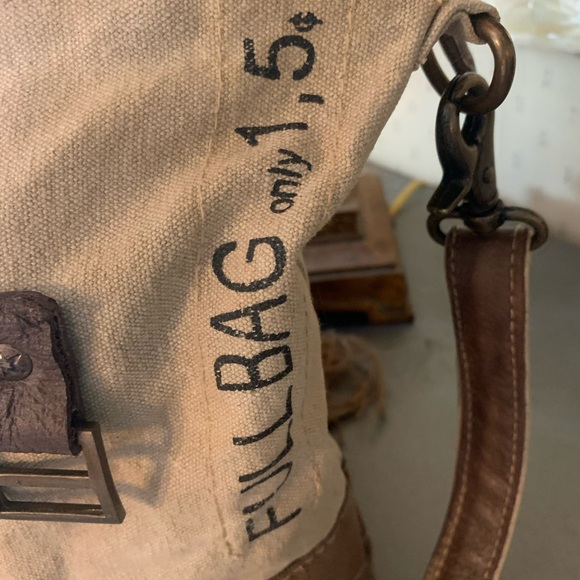 Myra Bag, Crossbody, NEUTRAL and BROWN. Outer shell 100 percent Cotton carve. - Picture 5 of 10